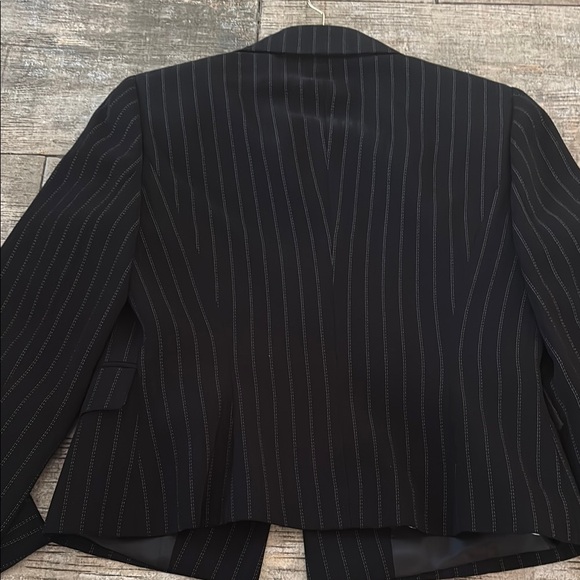 Tahari Women's Black Pinstripe Tahari Blazer - Picture 7 of 8
